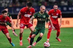 申花队防守秘诀解析：打造坚不可摧的防守体系